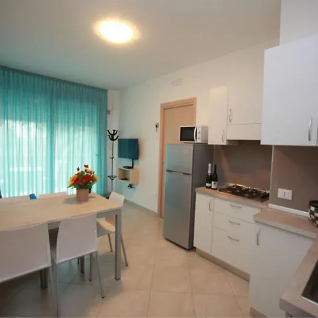 Charming Flat For Up To 6 Guests Near The